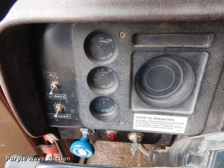 image for item HP9121 1987 International 1654  dump truck