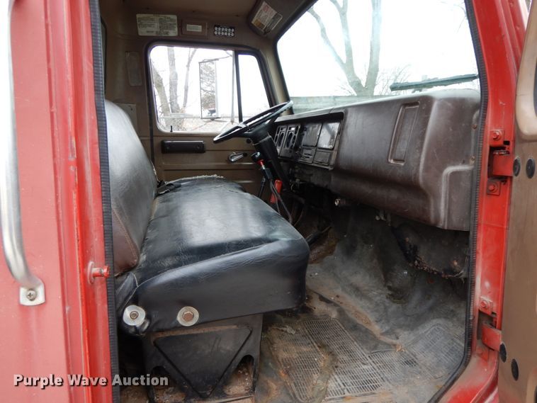 image for item HP9121 1987 International 1654  dump truck