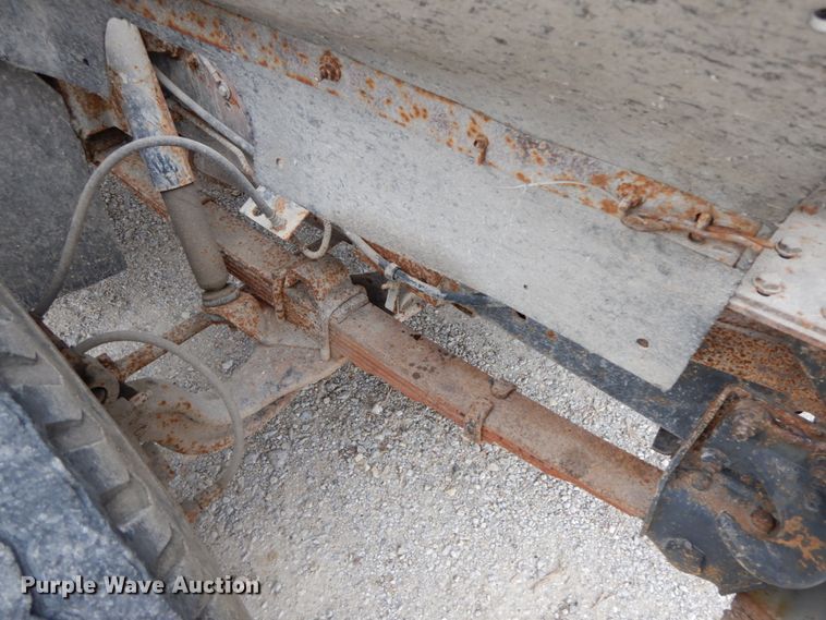 image for item HP9121 1987 International 1654  dump truck