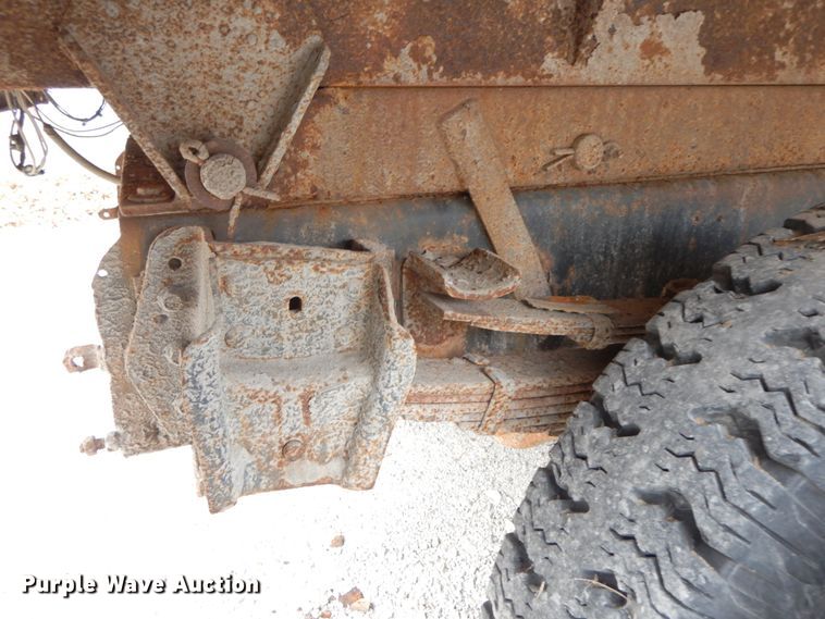 image for item HP9121 1987 International 1654  dump truck