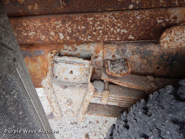 image for item HP9121 1987 International 1654  dump truck