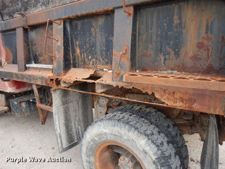 image for item HP9121 1987 International 1654  dump truck