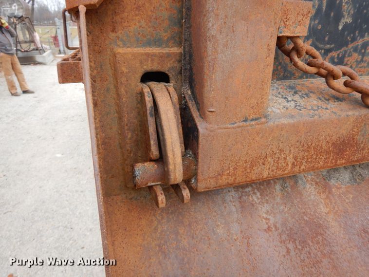 image for item HP9121 1987 International 1654  dump truck