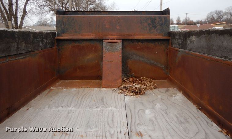 image for item HP9121 1987 International 1654  dump truck