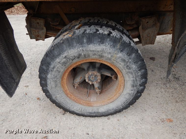 image for item HP9121 1987 International 1654  dump truck