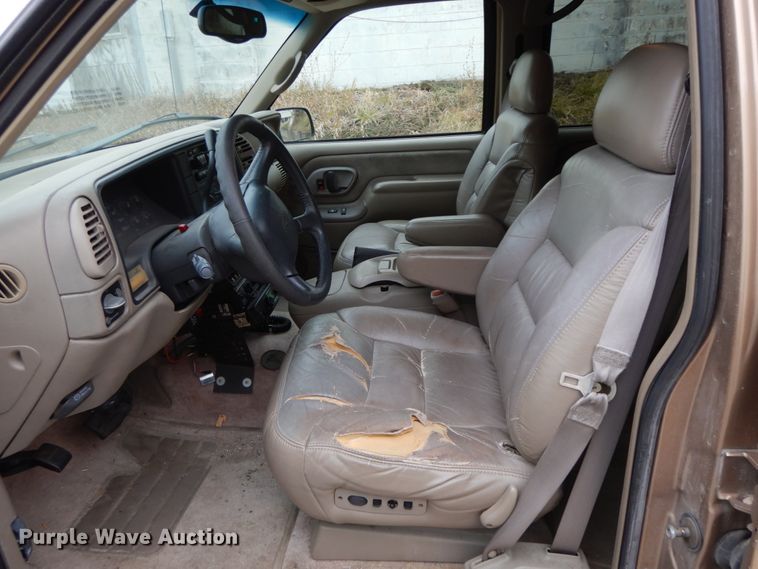 image for item HP9127 1999 Chevrolet Suburban  SUV