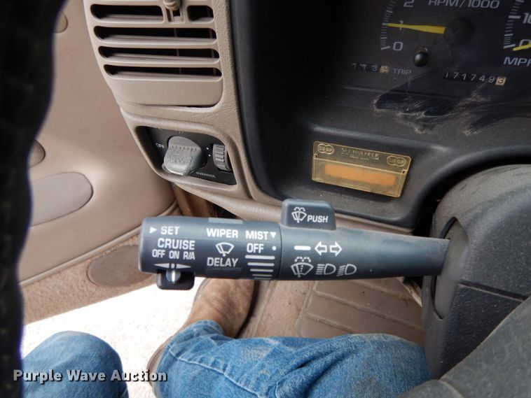 image for item HP9127 1999 Chevrolet Suburban  SUV