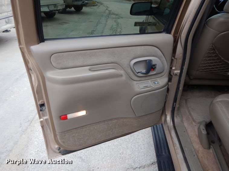 image for item HP9127 1999 Chevrolet Suburban  SUV