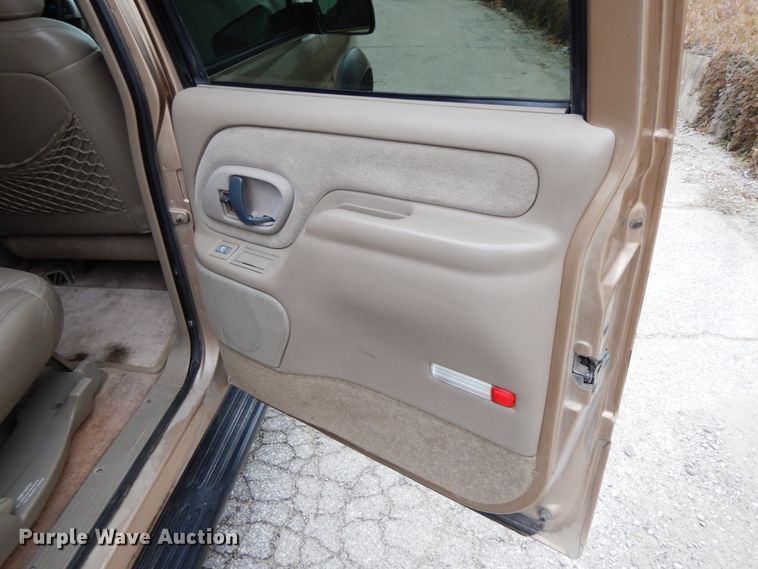 image for item HP9127 1999 Chevrolet Suburban  SUV