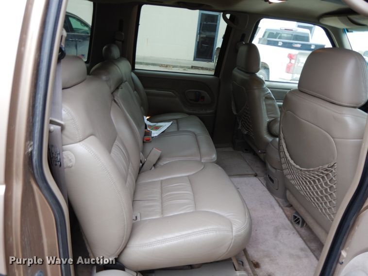image for item HP9127 1999 Chevrolet Suburban  SUV