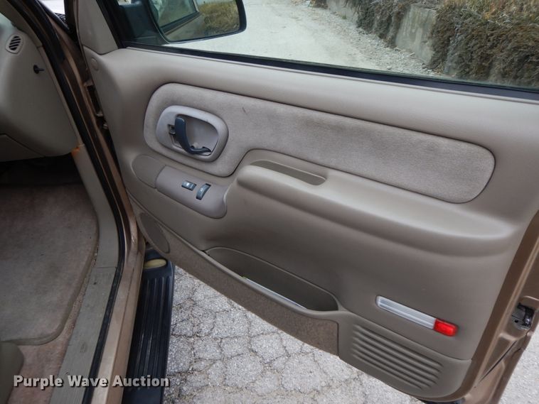 image for item HP9127 1999 Chevrolet Suburban  SUV