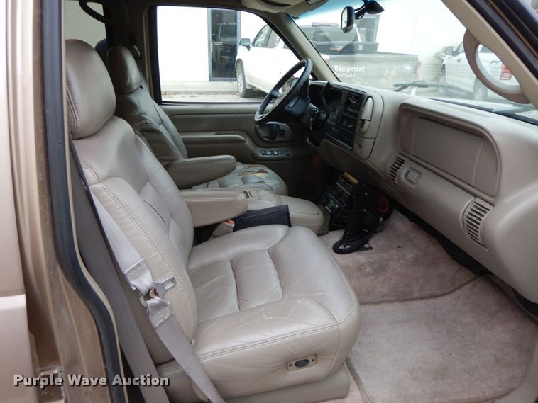 image for item HP9127 1999 Chevrolet Suburban  SUV