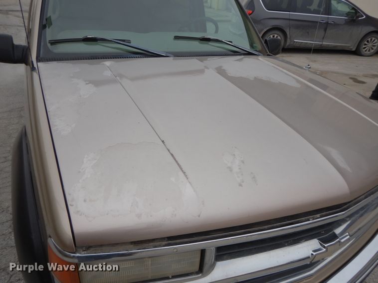 image for item HP9127 1999 Chevrolet Suburban  SUV