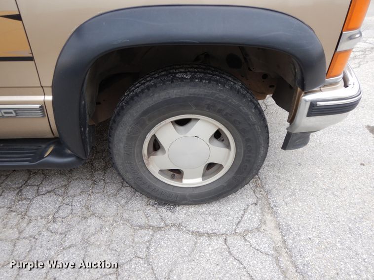 image for item HP9127 1999 Chevrolet Suburban  SUV