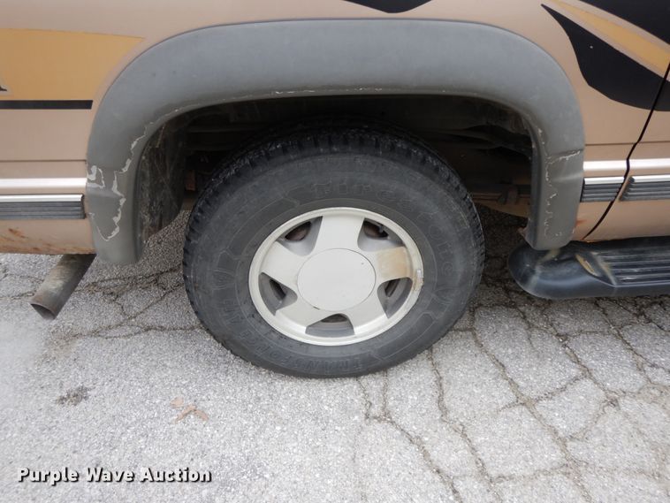 image for item HP9127 1999 Chevrolet Suburban  SUV