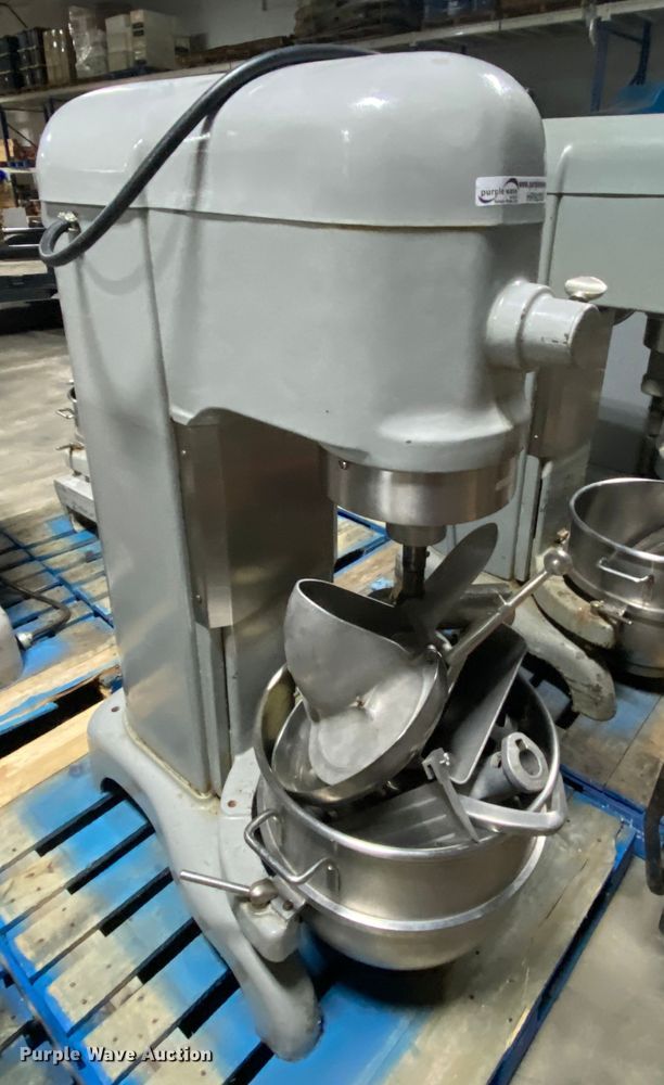 Hobart H600 mixer in Raytown, MO Item HR9250 sold Purple Wave