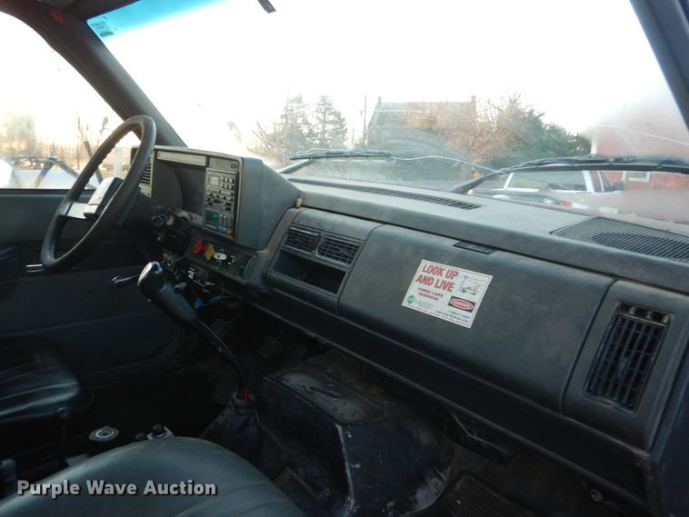 image for item HV9568 1997 Chevrolet C8500  dump truck