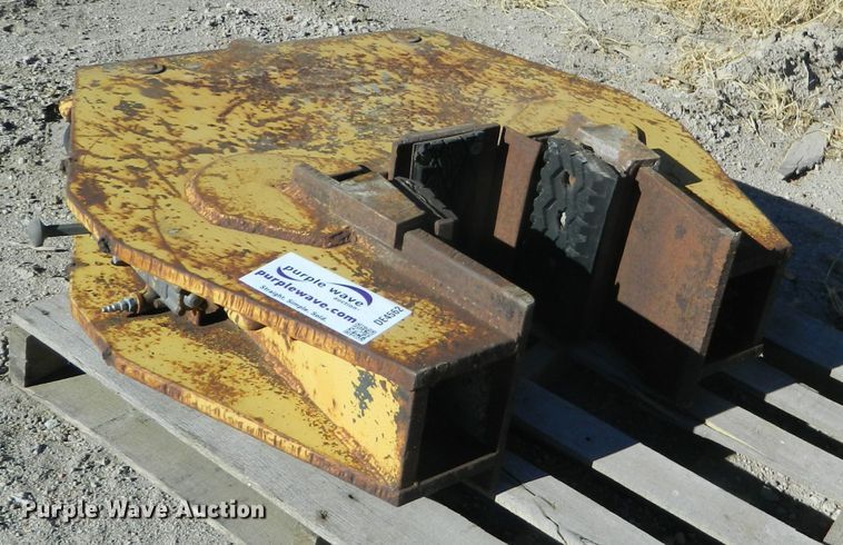 image for item DE4562 Concrete barrier clamp