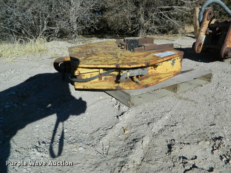 image for item DE4562 Concrete barrier clamp