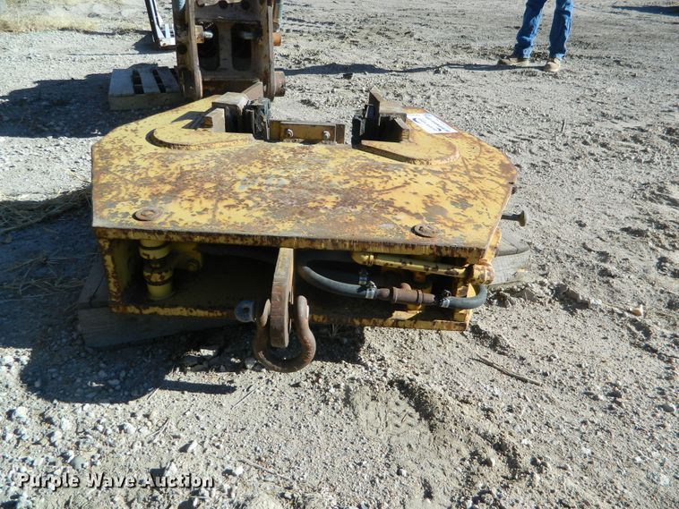 image for item DE4562 Concrete barrier clamp