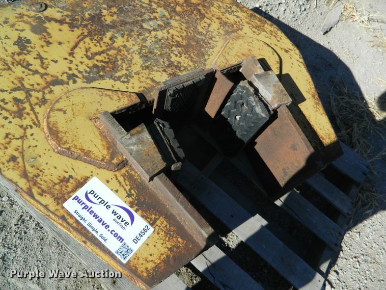 image for item DE4562 Concrete barrier clamp