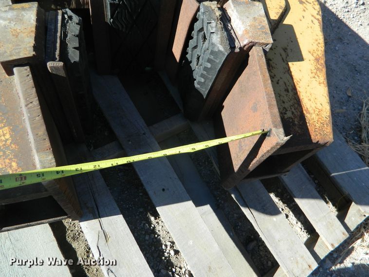 image for item DE4562 Concrete barrier clamp