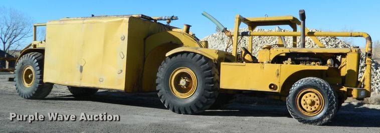 image for item DE4564 Caterpillar DW15  water wagon