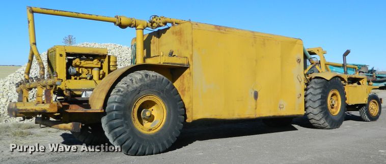 image for item DE4564 Caterpillar DW15  water wagon