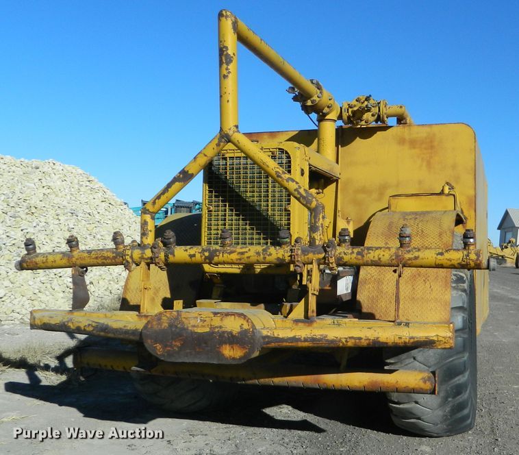 image for item DE4564 Caterpillar DW15  water wagon