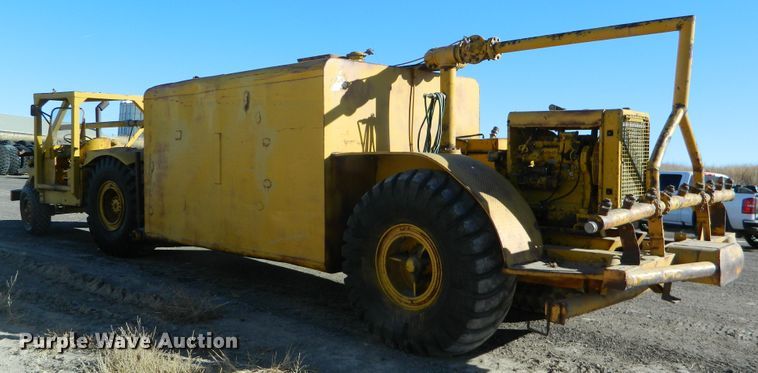 image for item DE4564 Caterpillar DW15  water wagon