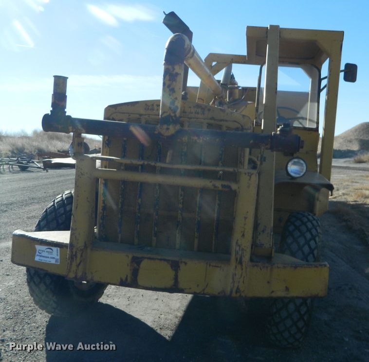 image for item DE4564 Caterpillar DW15  water wagon
