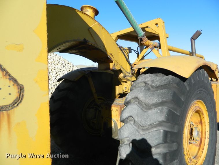 image for item DE4564 Caterpillar DW15  water wagon