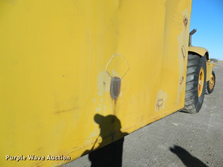 image for item DE4564 Caterpillar DW15  water wagon