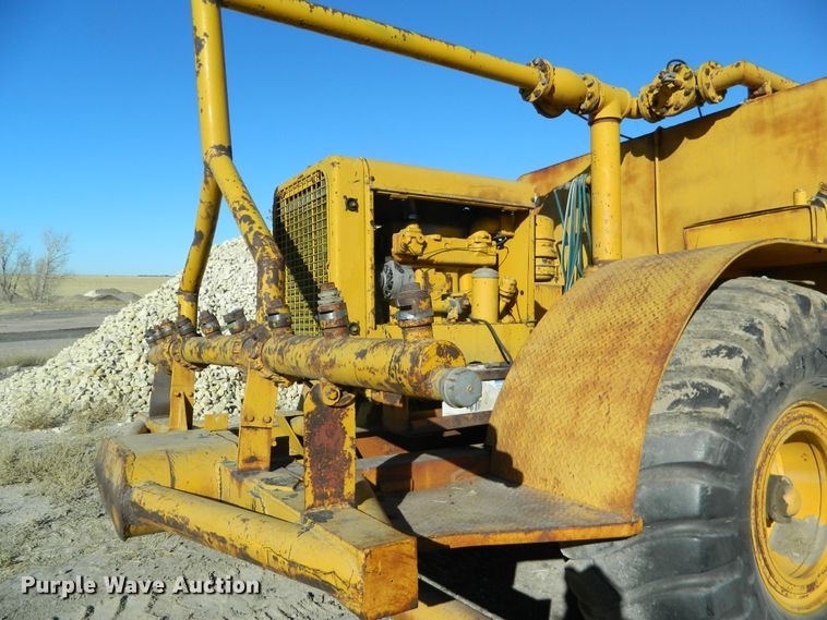 image for item DE4564 Caterpillar DW15  water wagon