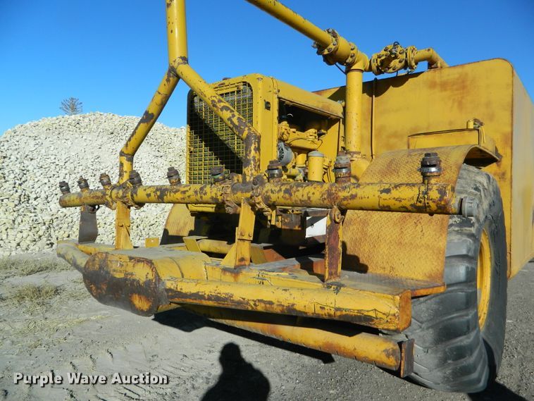 image for item DE4564 Caterpillar DW15  water wagon