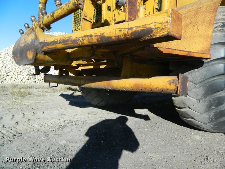 image for item DE4564 Caterpillar DW15  water wagon