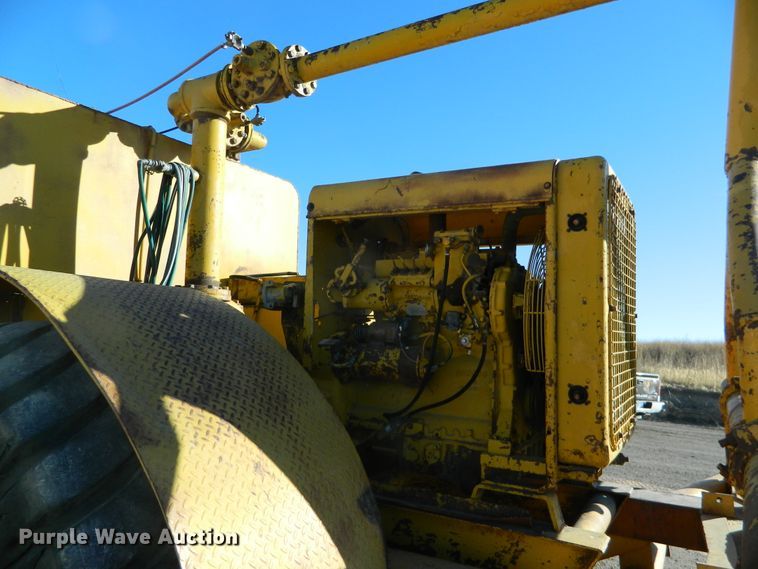 image for item DE4564 Caterpillar DW15  water wagon