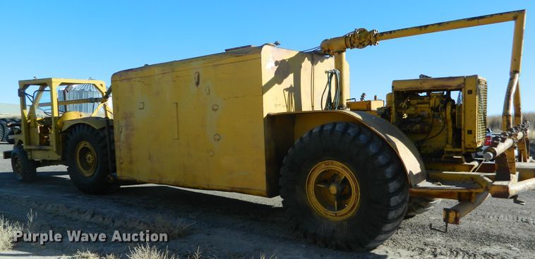image for item DE4564 Caterpillar DW15  water wagon