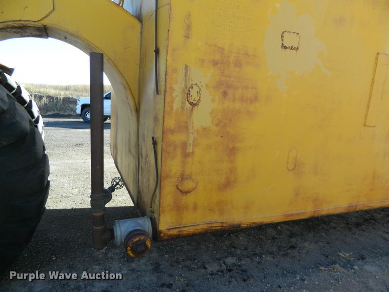 image for item DE4564 Caterpillar DW15  water wagon