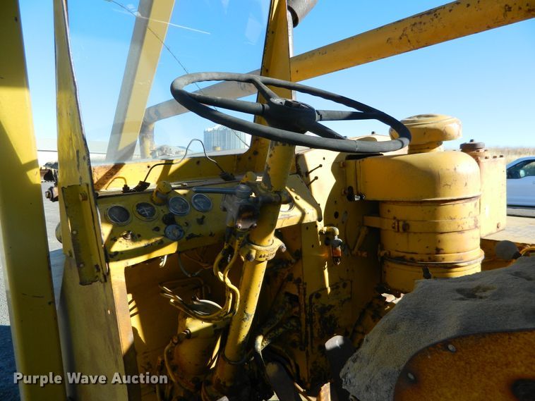 image for item DE4564 Caterpillar DW15  water wagon