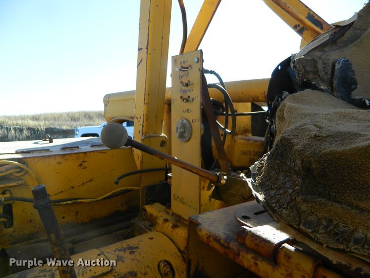 image for item DE4564 Caterpillar DW15  water wagon