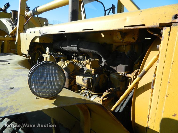 image for item DE4564 Caterpillar DW15  water wagon