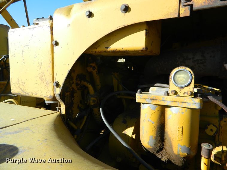 image for item DE4564 Caterpillar DW15  water wagon