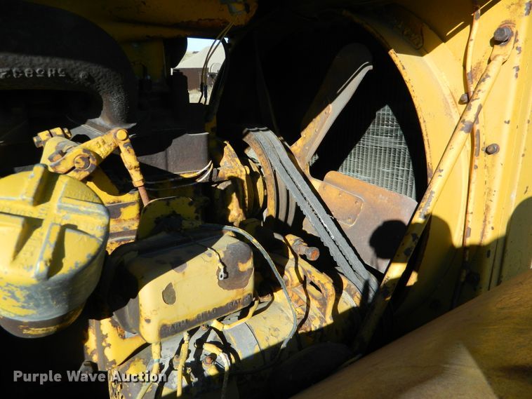 image for item DE4564 Caterpillar DW15  water wagon