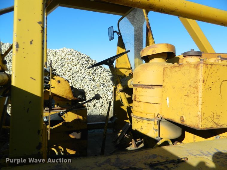 image for item DE4564 Caterpillar DW15  water wagon
