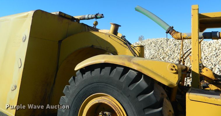 image for item DE4564 Caterpillar DW15  water wagon