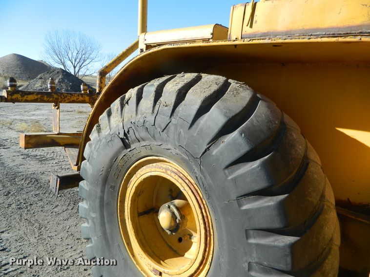 image for item DE4564 Caterpillar DW15  water wagon