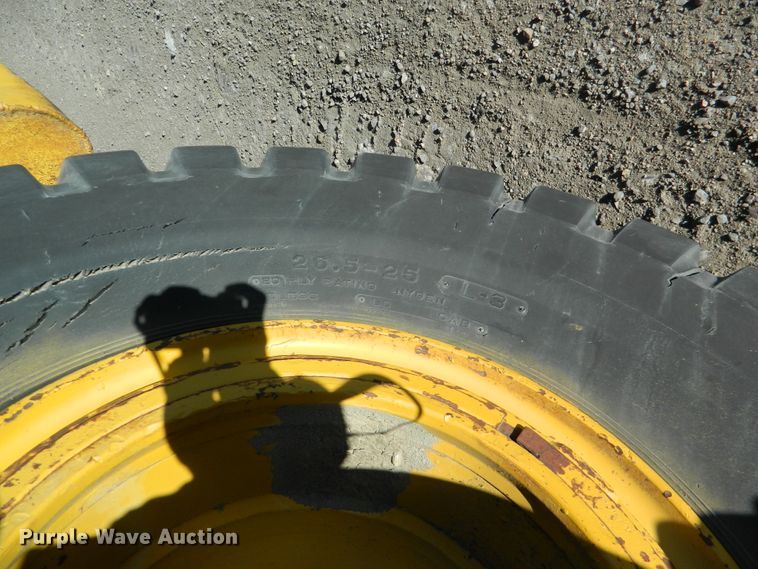 image for item DE4564 Caterpillar DW15  water wagon