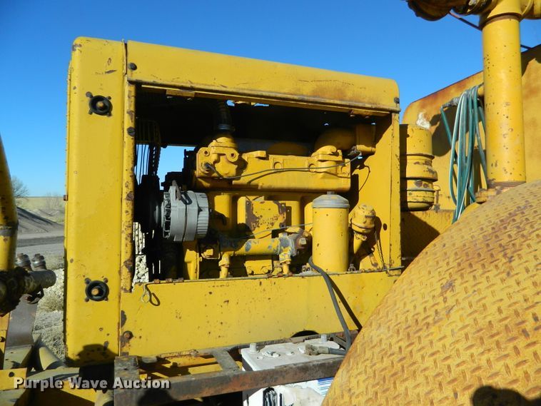 image for item DE4564 Caterpillar DW15  water wagon