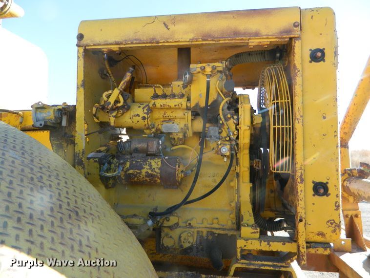 image for item DE4564 Caterpillar DW15  water wagon
